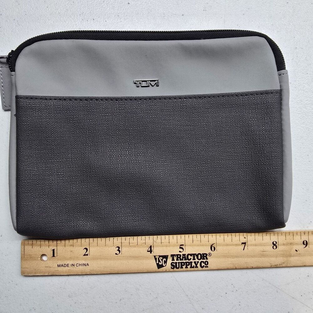 Tumi For Delta Accessory Travel Bag Pouch Gray 8x6 Zip Close - Picture 2 of 5